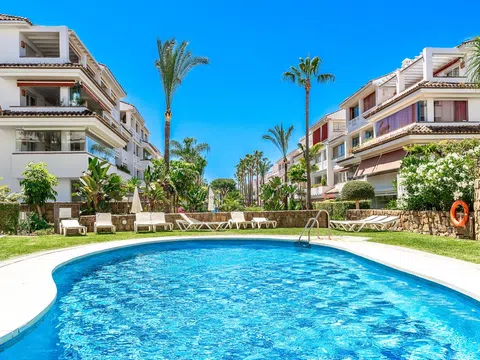 Flat / apartment in Urb. Santa Petronila, La Carolina-Guadalpín, Marbella