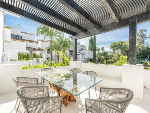 Flat / apartment in Puente Romano, Marbella