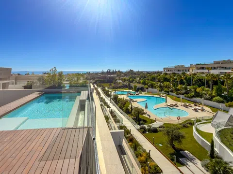 Duplex in Las Lomas de Río Verde, Marbella