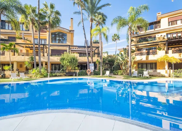 Flat / apartment in Calle Isabel de Farnesio, Puerto Banús, Marbella
